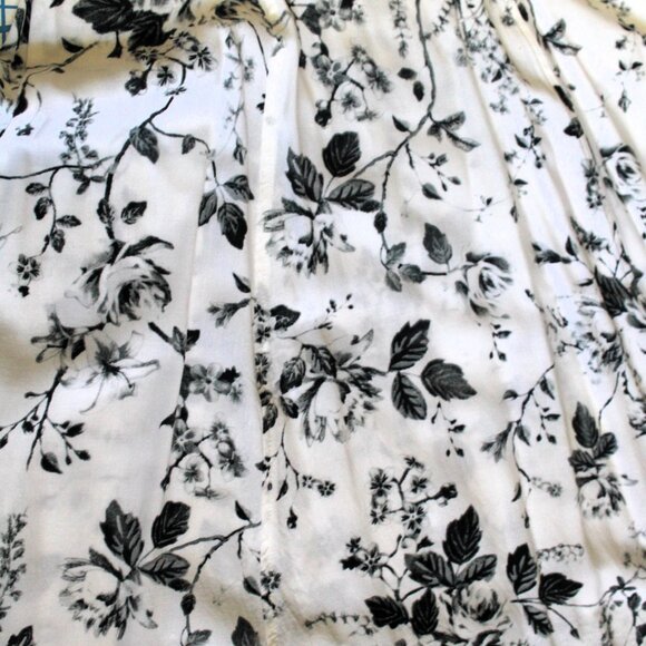 H&M Dress, Size 4 (Fits Like a 2) - Picture 7 of 9